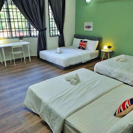 Semi-Detached, Up To 21 Pax, 4 Bedrooms, 3 Bathrooms, 4 Car Parks By Star Home 바얀레파스 외부 사진