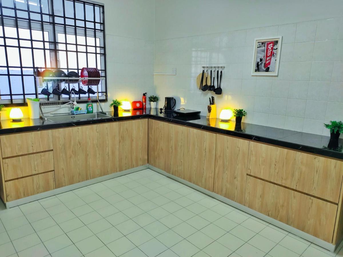 Semi-Detached, Up To 21 Pax, 4 Bedrooms, 3 Bathrooms, 4 Car Parks By Star Home 바얀레파스 외부 사진