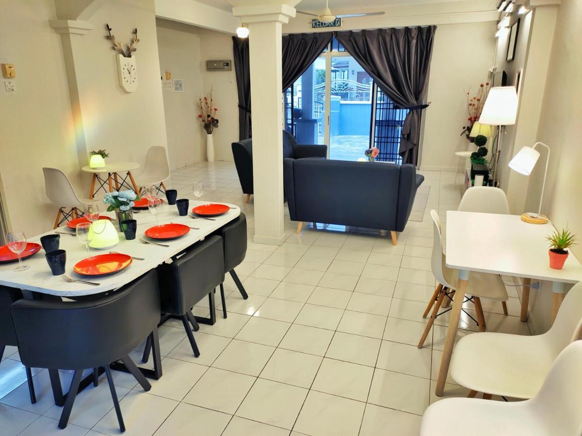 Semi-Detached, Up To 21 Pax, 4 Bedrooms, 3 Bathrooms, 4 Car Parks By Star Home 바얀레파스 외부 사진
