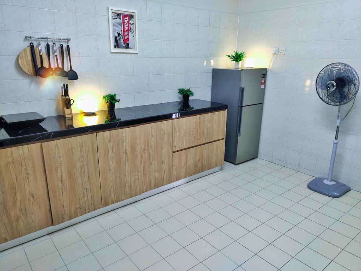Semi-Detached, Up To 21 Pax, 4 Bedrooms, 3 Bathrooms, 4 Car Parks By Star Home 바얀레파스 외부 사진