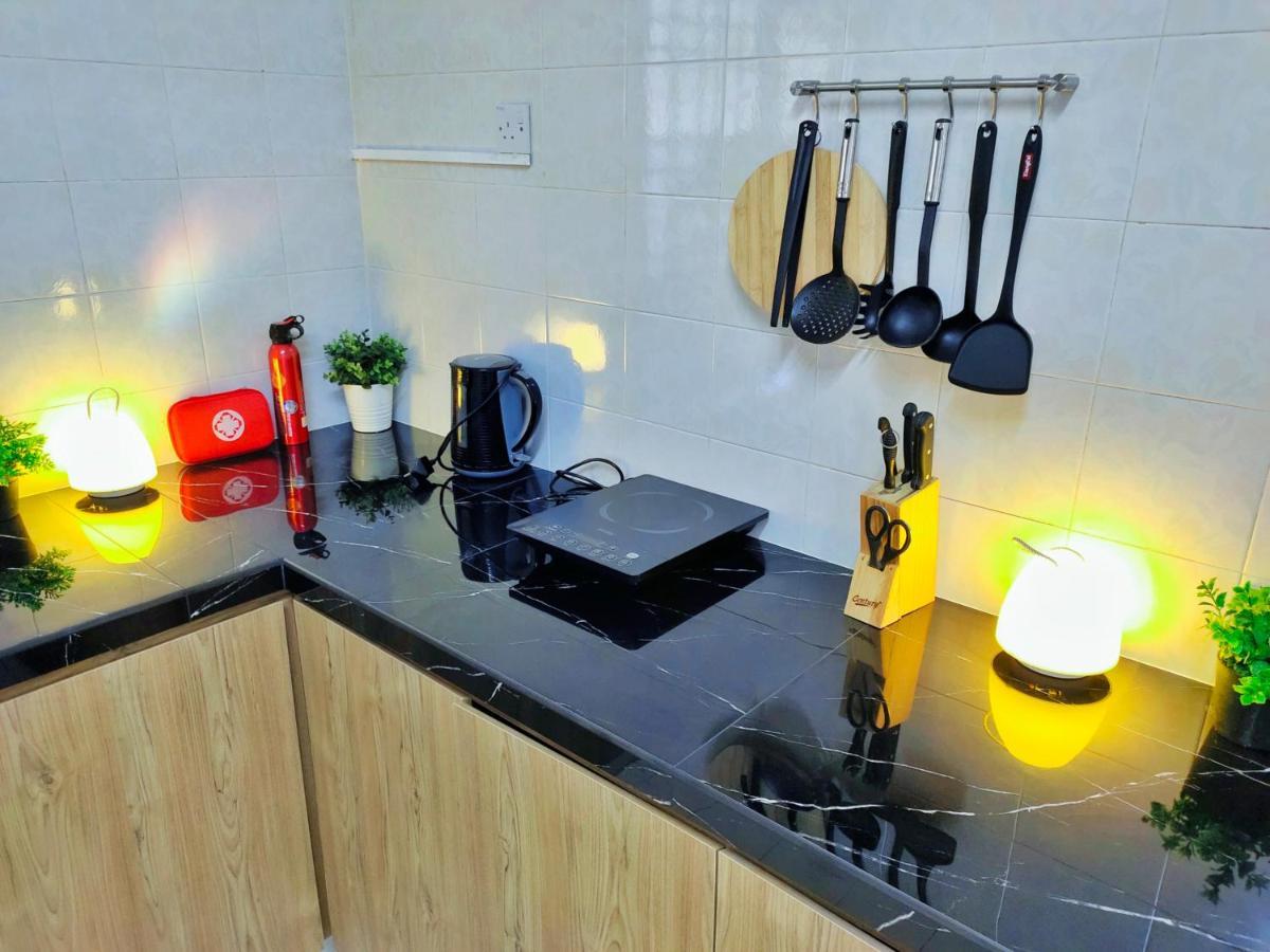 Semi-Detached, Up To 21 Pax, 4 Bedrooms, 3 Bathrooms, 4 Car Parks By Star Home 바얀레파스 외부 사진