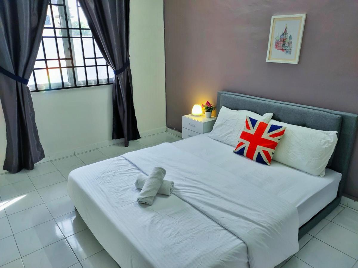 Semi-Detached, Up To 21 Pax, 4 Bedrooms, 3 Bathrooms, 4 Car Parks By Star Home 바얀레파스 외부 사진