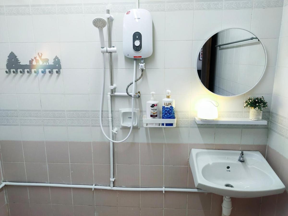 Semi-Detached, Up To 21 Pax, 4 Bedrooms, 3 Bathrooms, 4 Car Parks By Star Home 바얀레파스 외부 사진
