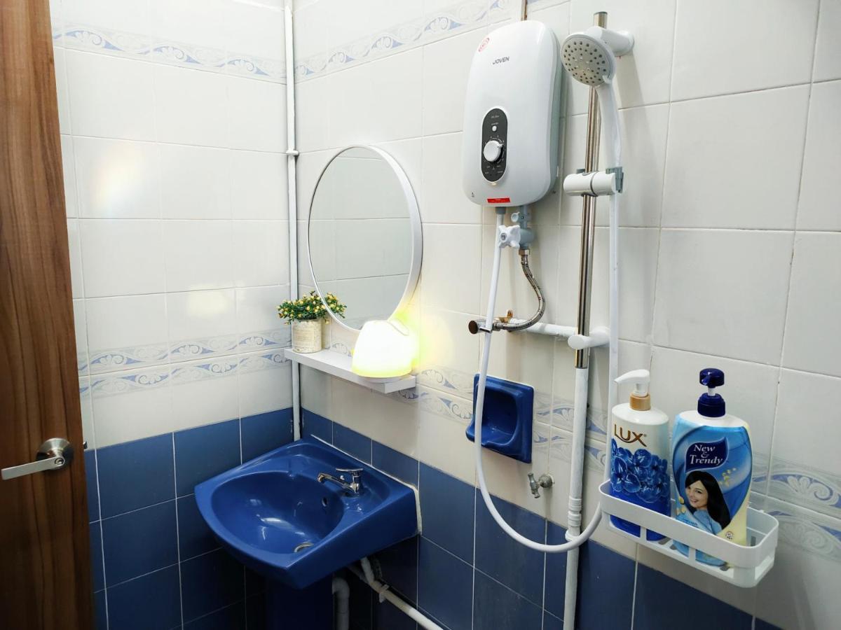 Semi-Detached, Up To 21 Pax, 4 Bedrooms, 3 Bathrooms, 4 Car Parks By Star Home 바얀레파스 외부 사진
