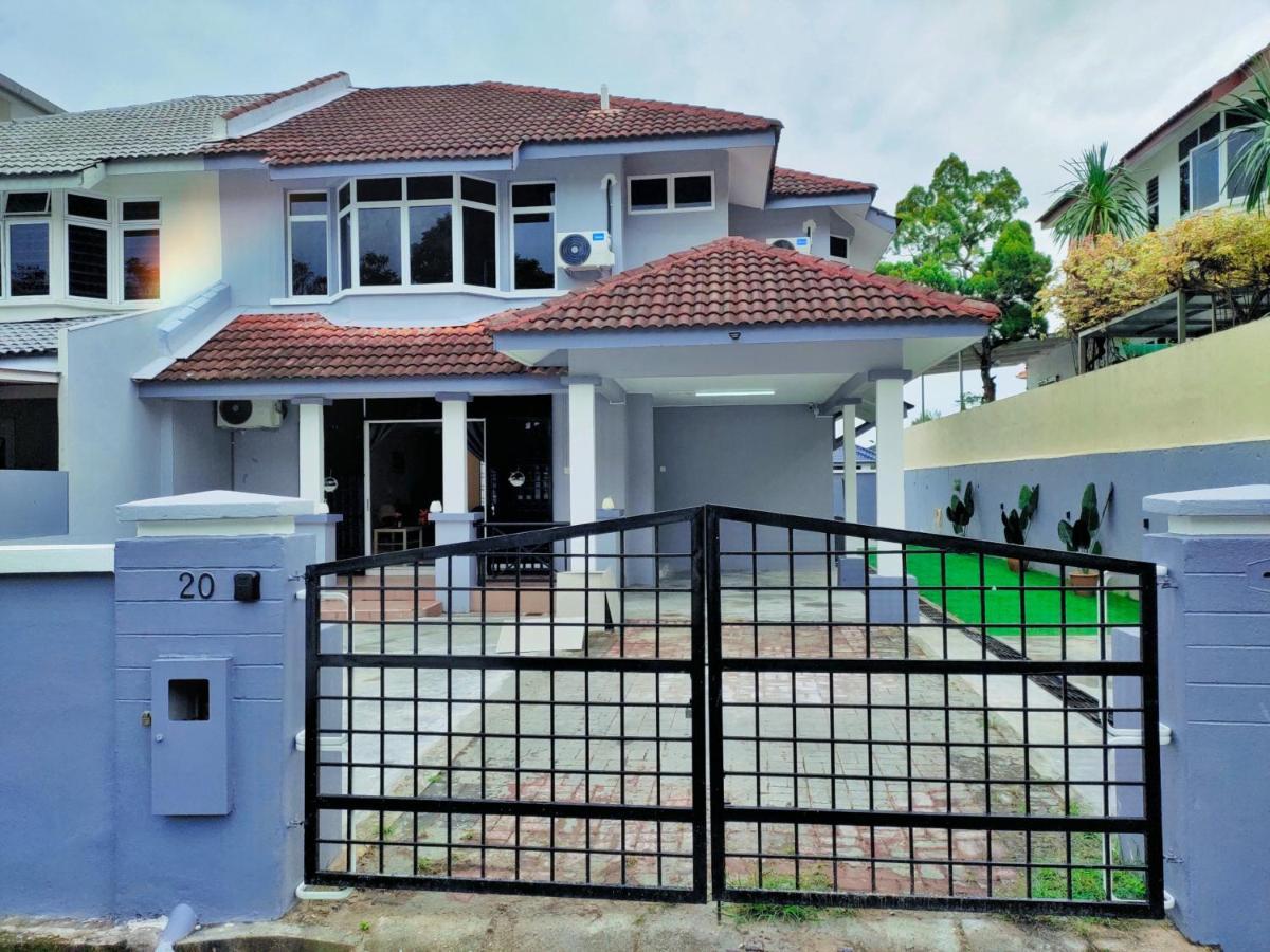 Semi-Detached, Up To 21 Pax, 4 Bedrooms, 3 Bathrooms, 4 Car Parks By Star Home 바얀레파스 외부 사진