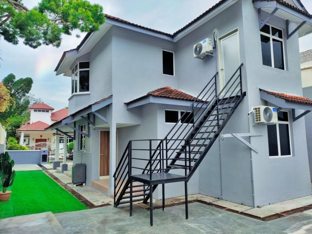 Semi-Detached, Up To 21 Pax, 4 Bedrooms, 3 Bathrooms, 4 Car Parks By Star Home 바얀레파스 외부 사진